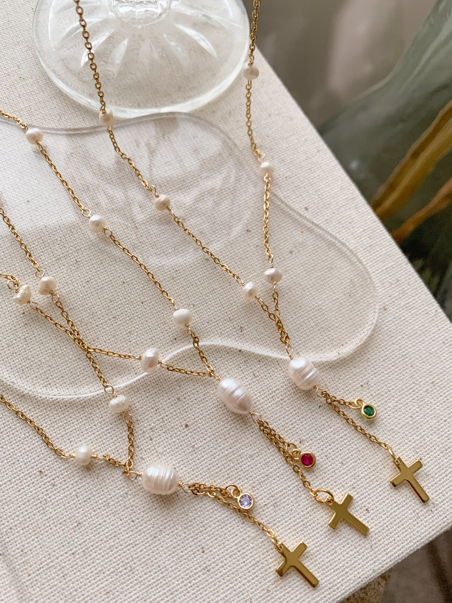 Cross lariat
