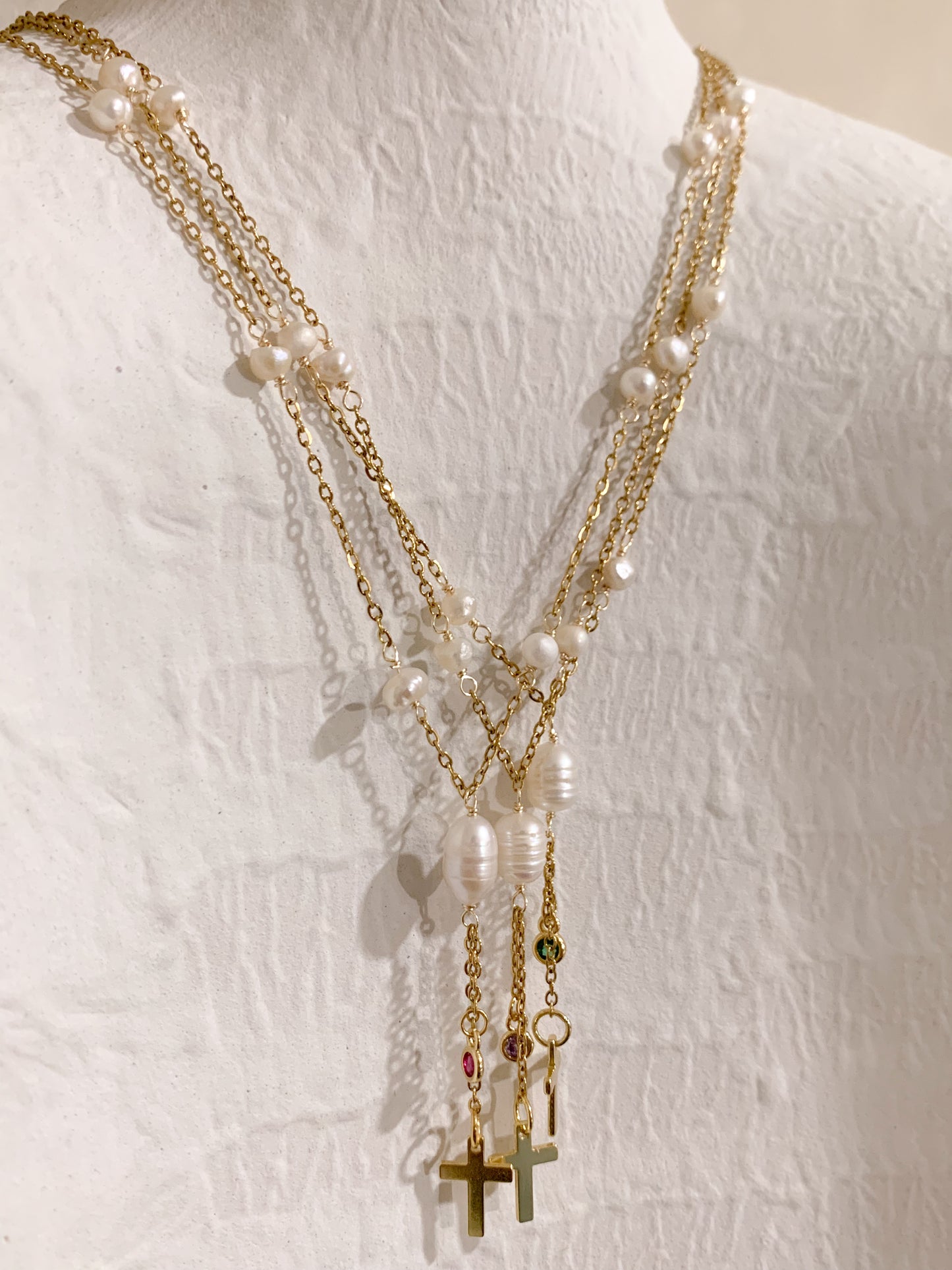 Cross lariat