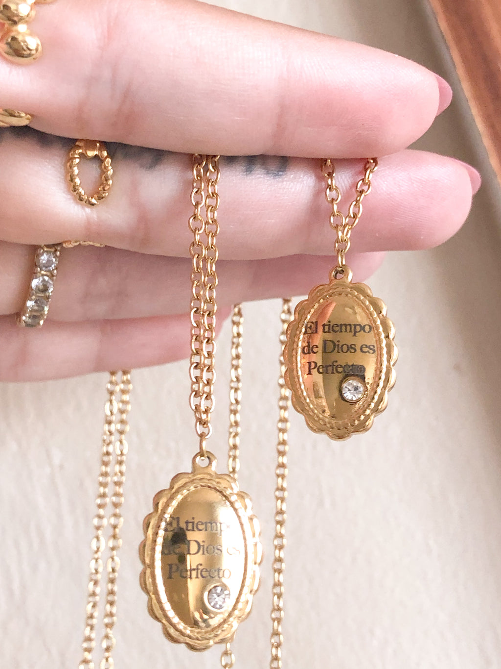 El tiempo de Dios Necklace