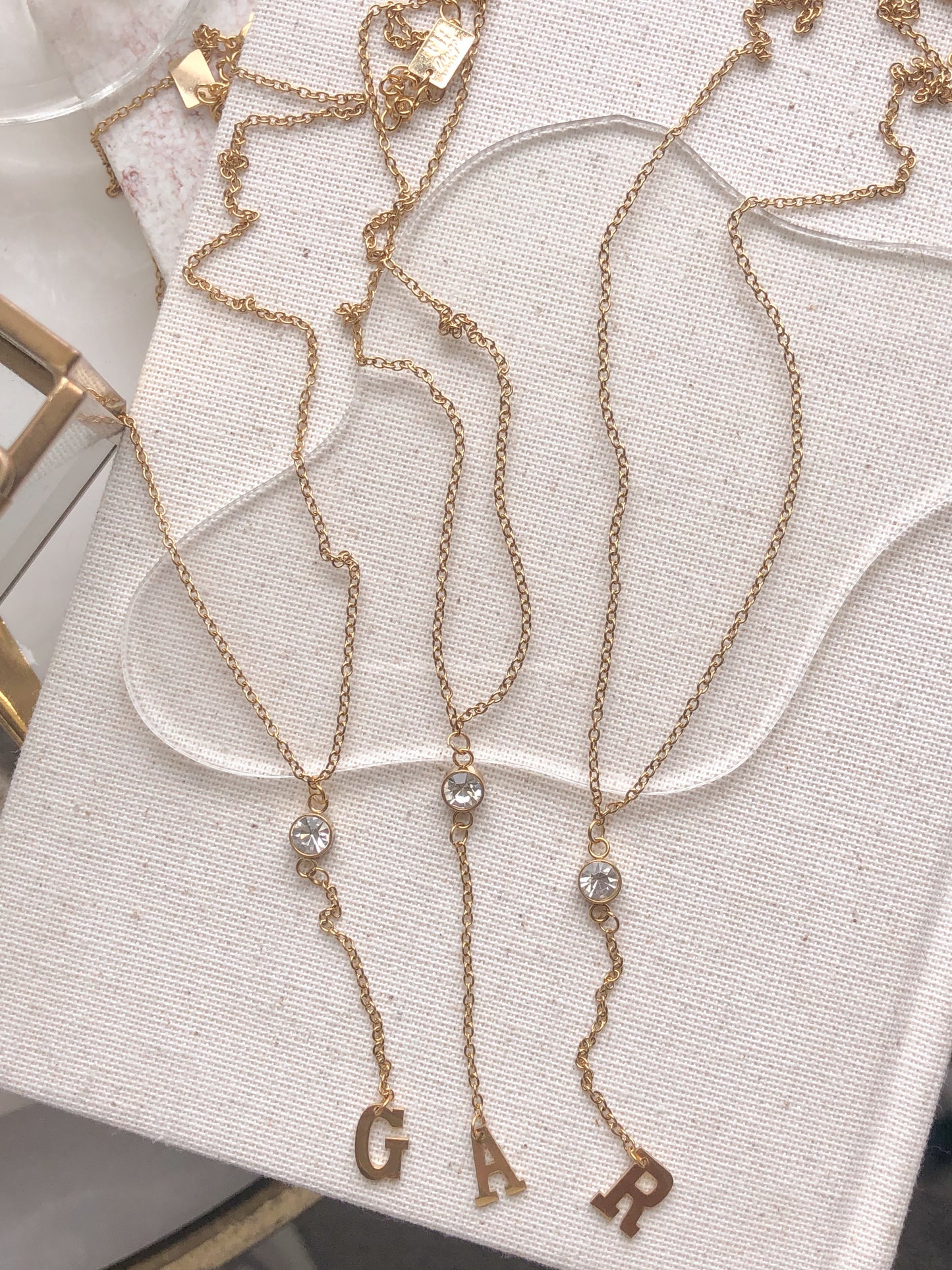 Inicial Lariat