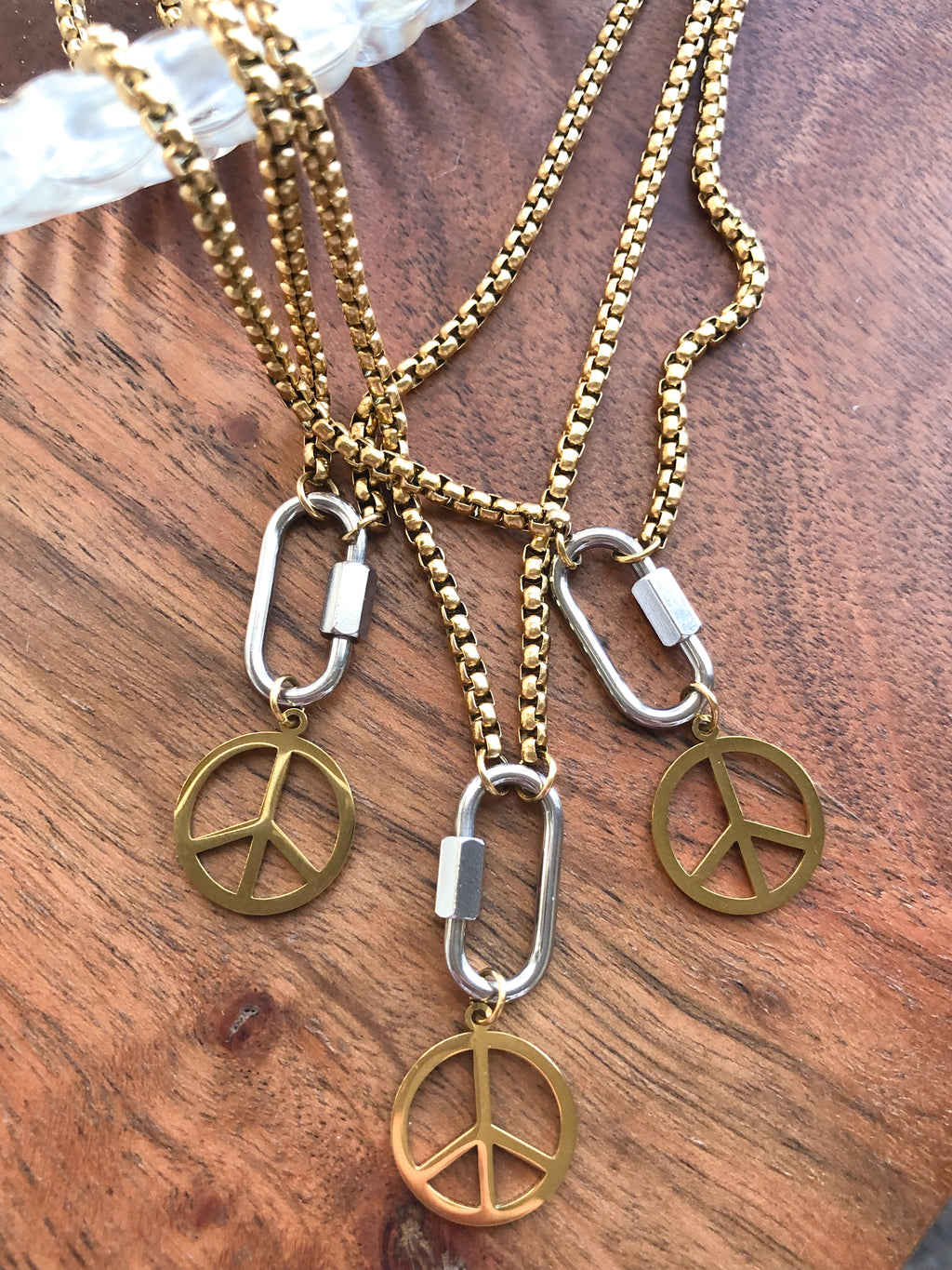 Vera necklace 🕊️