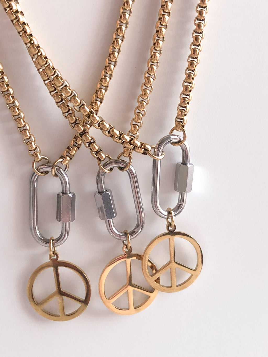 Vera necklace 🕊️