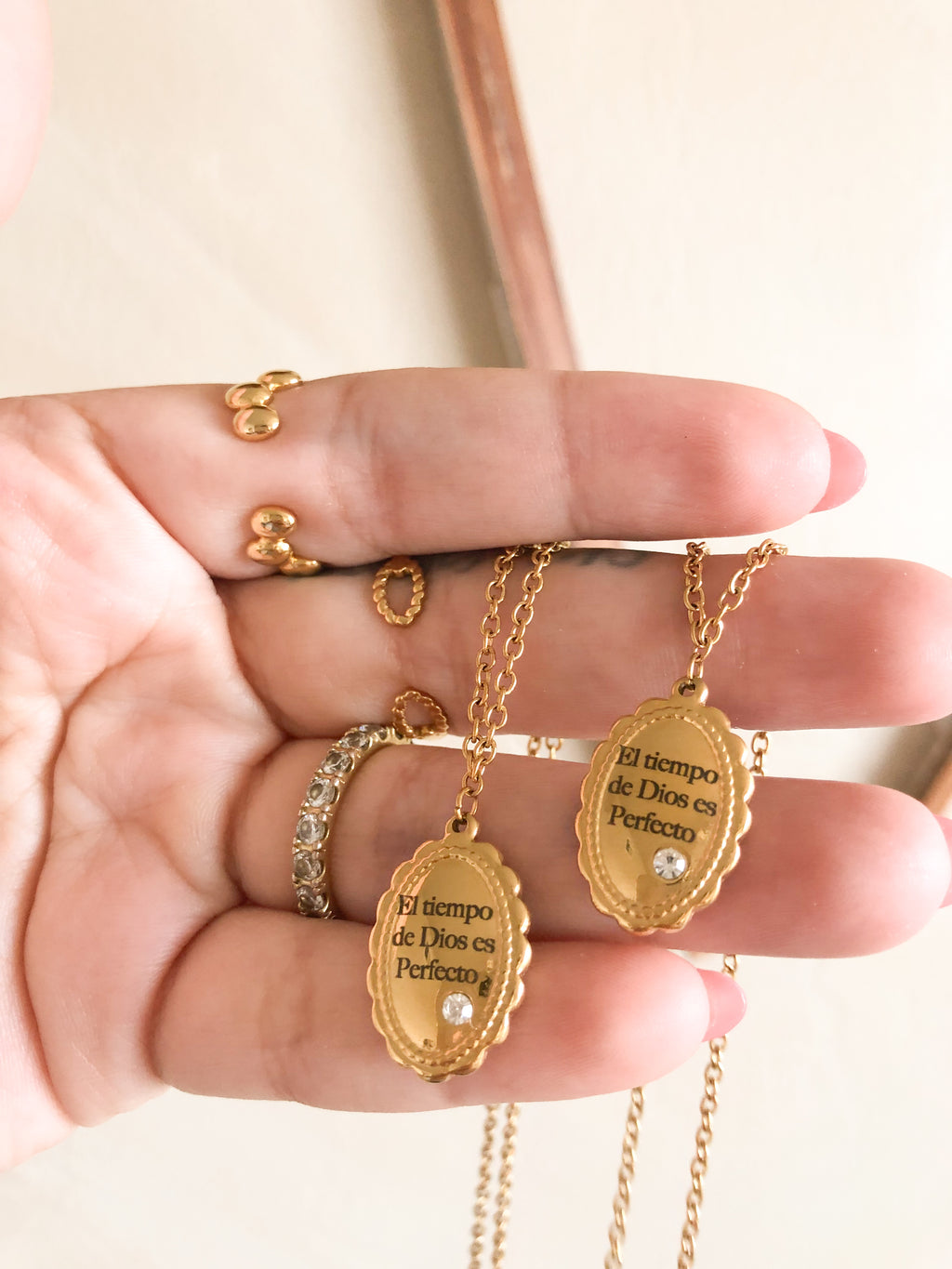 El tiempo de Dios Necklace