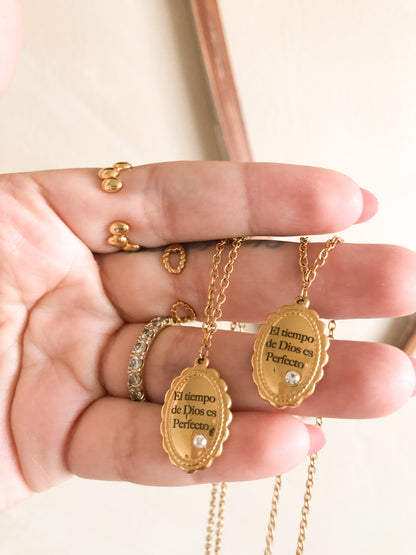 El tiempo de Dios Necklace
