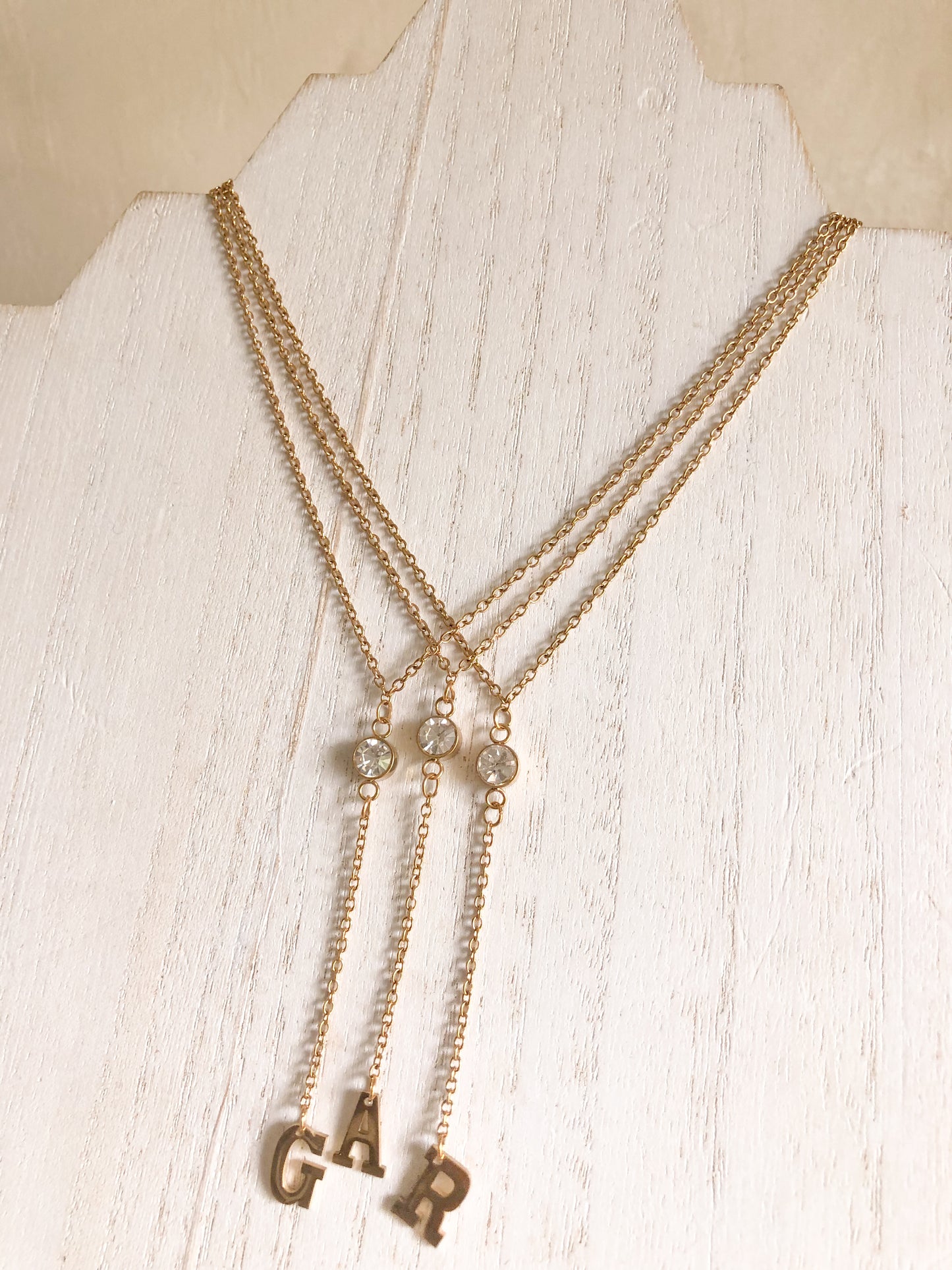Inicial Lariat