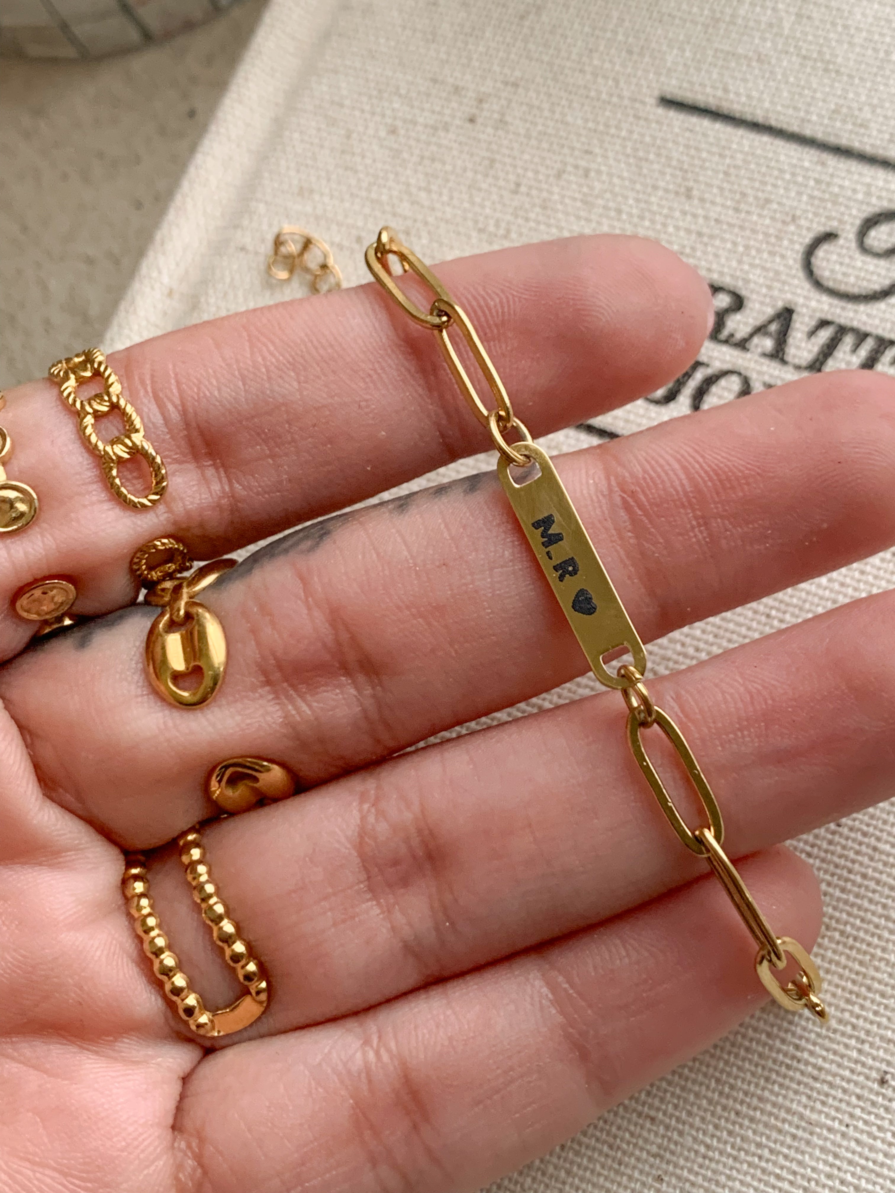 C bracelet Gold
