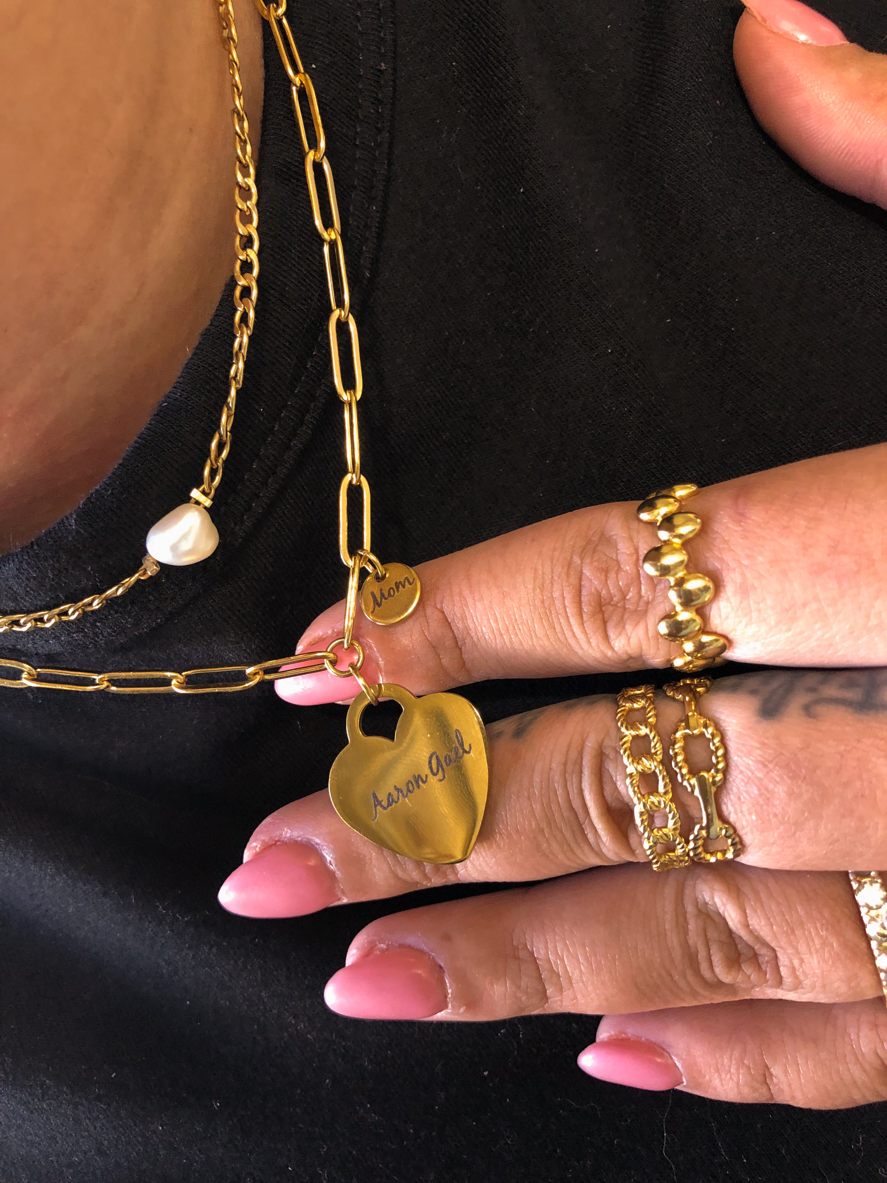 Cerca el corazón Necklace